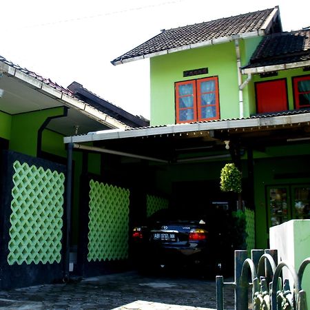 Bayu Murti Homestay 요그야카르타 외부 사진